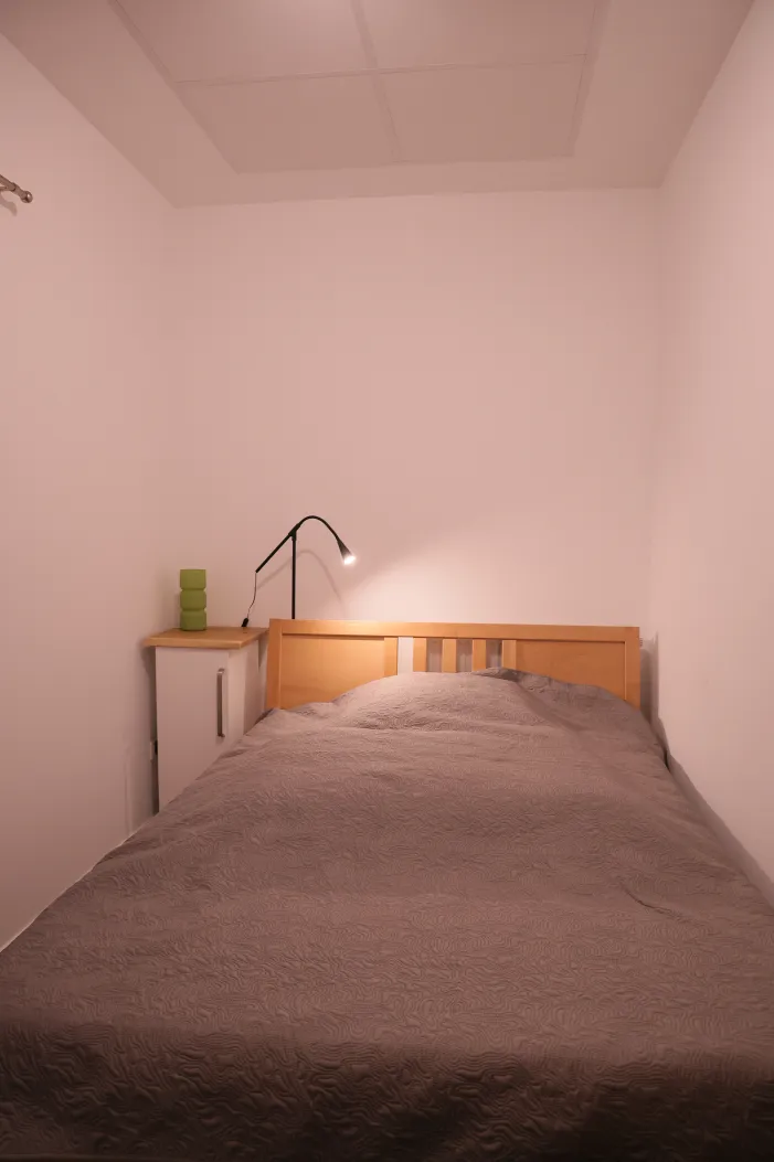APT 01 bedroom